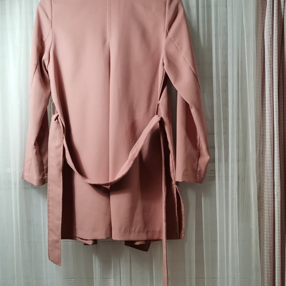 Beautiful Pink Women's Jacket, fits like a Medium - Picture 6 of 8